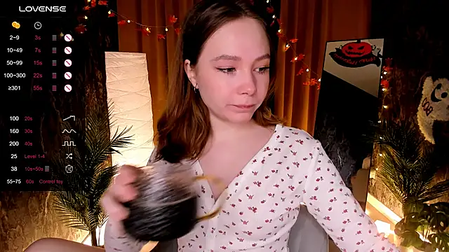 Snapshot of LanaBlu_ chatting on 10.28.25 LanaBlu online show from 10.28.25