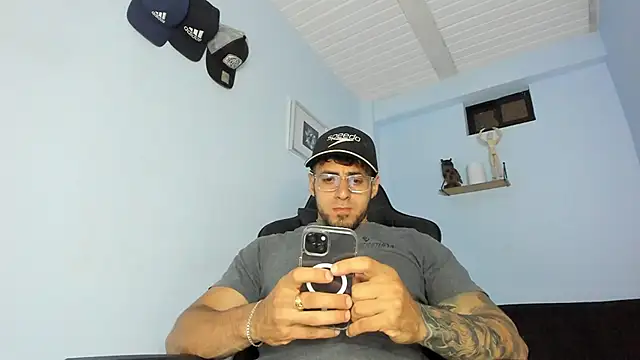 Snapshot of _Poseidon1_ chatting on 03.06.25 Poseidon1 online show from 03.06.25