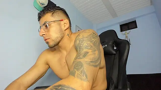 Snapshot of _Poseidon1_ chatting on 03.12.25 Poseidon1 online show from 03.12.25