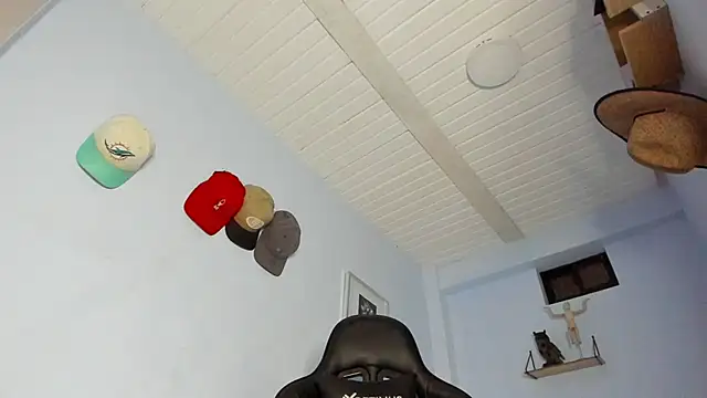 Snapshot of _Poseidon1_ chatting on 11.01.25 Poseidon1 online show from 11.01.25