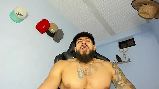 Snapshot of _Poseidon1_ chatting on 11.04.25 Poseidon1 online show from 11.04.25