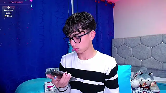 OwenBluee online show from 12.13.24