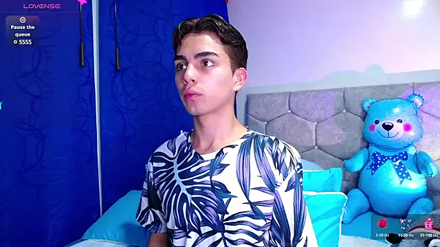 OwenBluee online show from 02.03.25