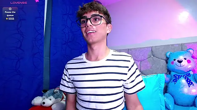 OwenBluee online show from 02.04.25