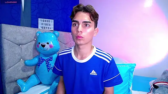 OwenBluee online show from 02.26.25