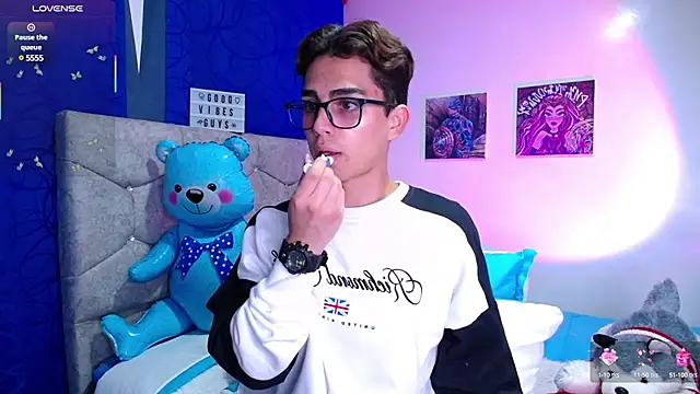 OwenBluee online show from 03.14.25