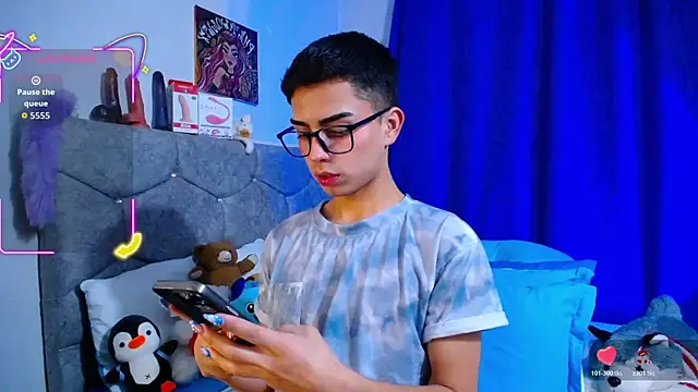 OwenBluee online show from 10.24.25