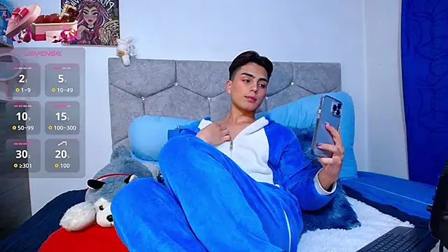 Snapshot of OwenBluee chatting on 02.19.26 OwenBluee online show from 02.19.26