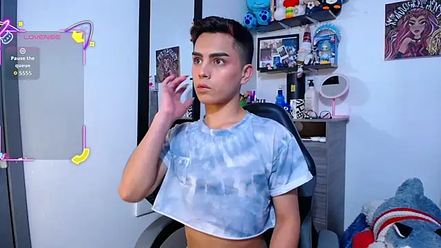 Snapshot of OwenBluee chatting on 02.25.26 OwenBluee online show from 02.25.26