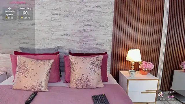 Snapshot of AndreaPink2024 chatting on 11.08.25 AndreaPink2024 online show from 11.08.25