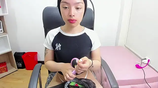 Sofia Mirandaa18 online show from 12.27.24