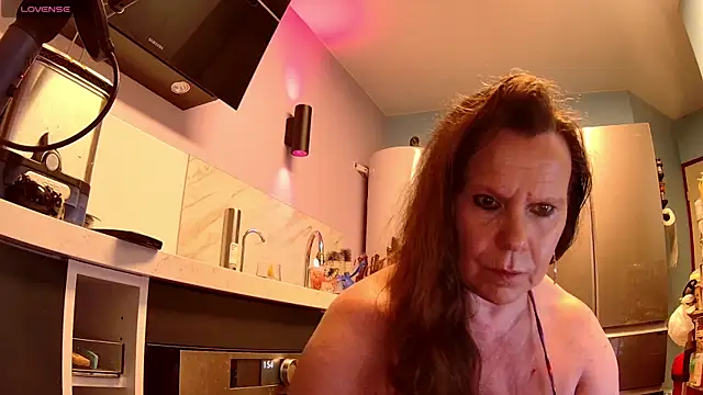 Snapshot of Endrocleia chatting on 06.18.26 Endrocleia online show from 06.18.26