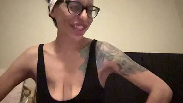 Snapshot of myloveforyouu chatting on 04.02.26 myloveforyouu online show from 04.02.26