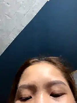 Snapshot of Girllikesexx2 chatting on 10.28.25 Girllikesexx2 online show from 10.28.25