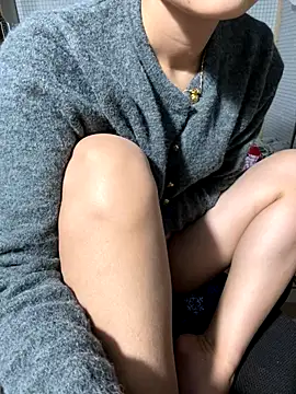 Snapshot of Girllikesexx2 chatting on 11.27.25 Girllikesexx2 online show from 11.27.25