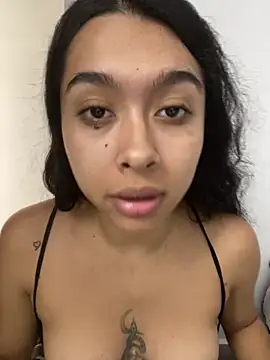 SweetLatiin  online show from 12.21.25