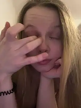 Snapshot of wrenlie chatting on 12.13.24 wrenlie online show from 12.13.24