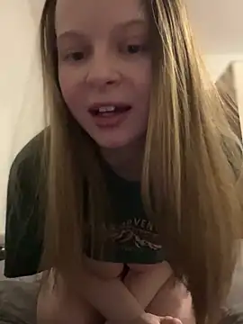 Snapshot of wrenlie chatting on 02.06.25 wrenlie online show from 02.06.25