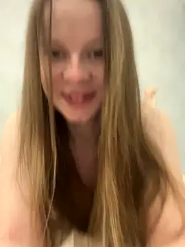 Snapshot of wrenlie chatting on 10.05.25 wrenlie online show from 10.05.25