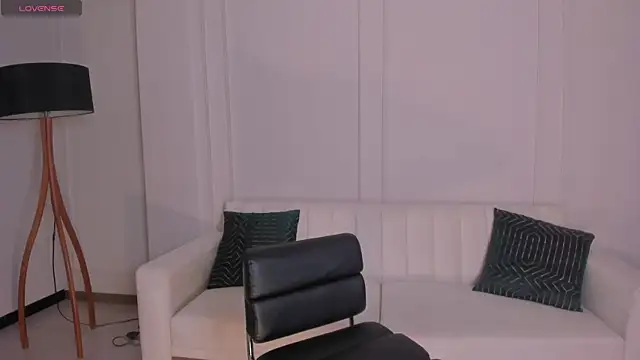 Snapshot of MariaHerrera_ chatting on 12.10.24 MariaHerrera online show from 12.10.24