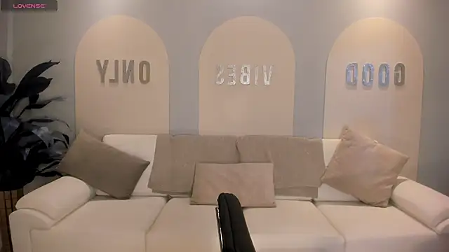 Snapshot of MariaHerrera_ chatting on 12.27.24 MariaHerrera online show from 12.27.24