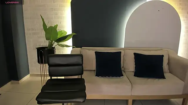 Snapshot of MariaHerrera_ chatting on 03.14.25 MariaHerrera online show from 03.14.25