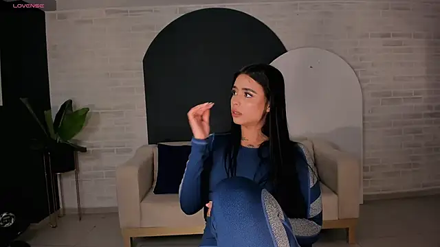 Snapshot of MariaHerrera_ chatting on 03.17.25 MariaHerrera online show from 03.17.25