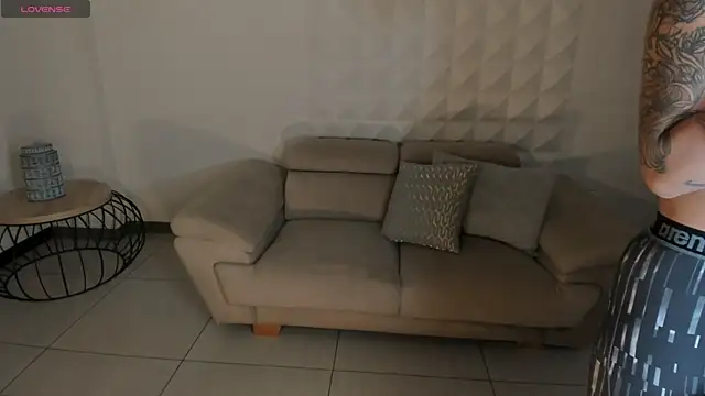 Snapshot of MariaHerrera_ chatting on 10.14.25 MariaHerrera online show from 10.14.25