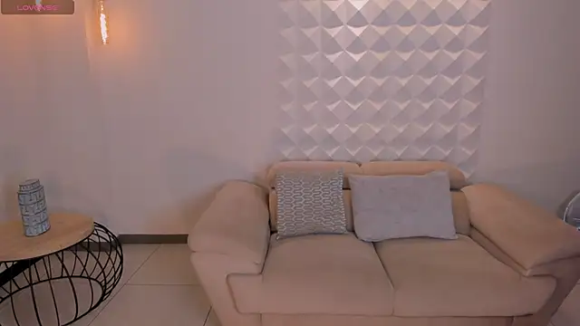 Snapshot of MariaHerrera_ chatting on 10.15.25 MariaHerrera online show from 10.15.25