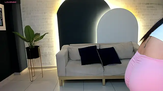 Snapshot of MariaHerrera_ chatting on 11.20.25 MariaHerrera online show from 11.20.25