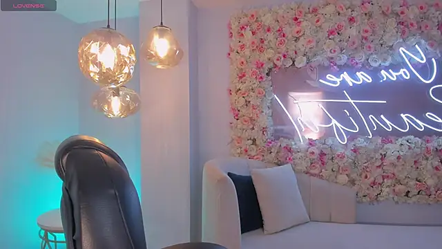 ArianaDumont online show from 10.21.25