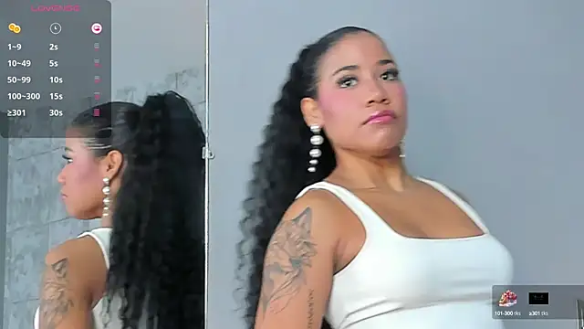 Snapshot of Salome_Diaz_ chatting on 01.28.25 Salome Diaz online show from 01.28.25