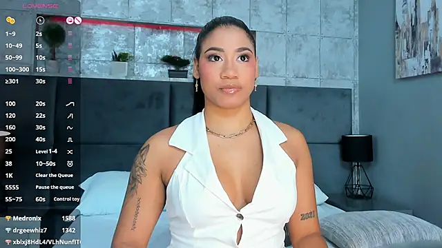 Snapshot of Salome_Diaz_ chatting on 02.11.25 Salome Diaz online show from 02.11.25