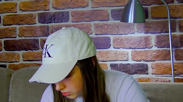 Sofia Hugs online show from 06.26.26