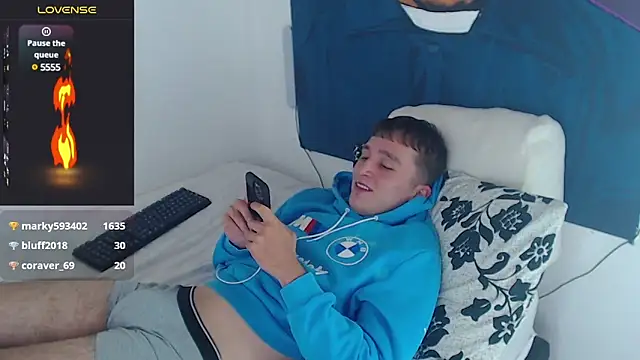 Dylanwhite23  online show from 01.05.25