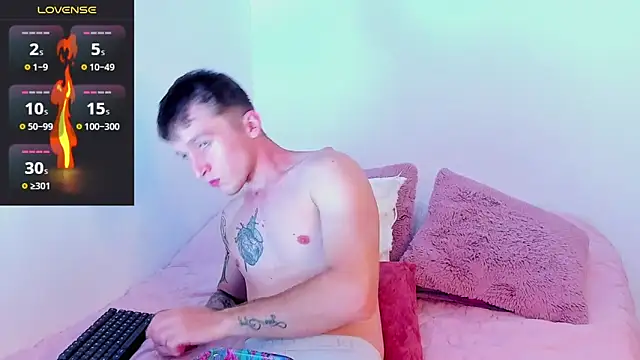 Dylanwhite23  online show from 02.10.25