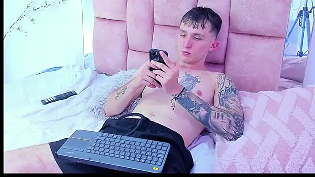 Dylanwhite23  online show from 02.13.25