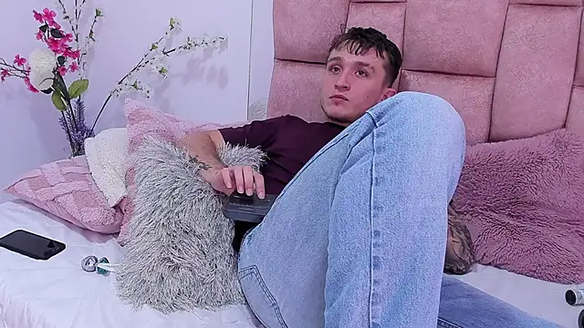 Dylanwhite23  online show from 02.23.25