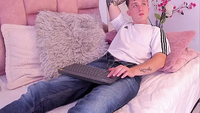 Dylanwhite23  online show from 02.24.25