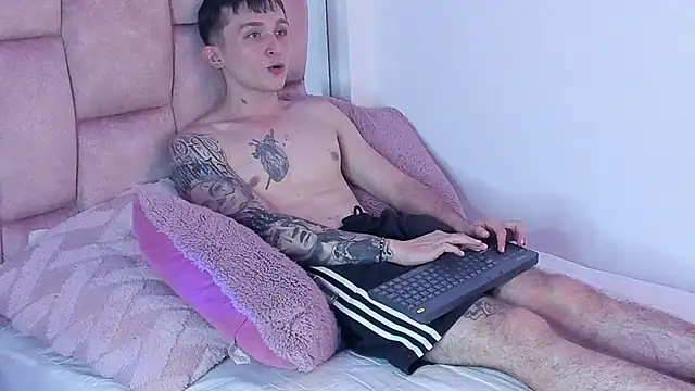 Dylanwhite23  online show from 03.06.25