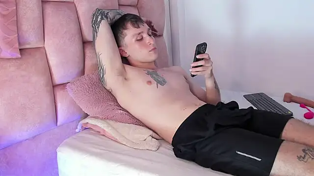 Dylanwhite23  online show from 03.21.25