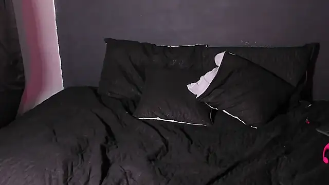 Dylanwhite23  online show from 10.14.25