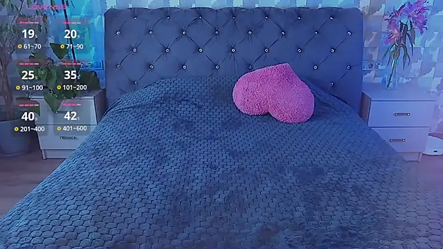 SuzannaWild online show from 02.26.25