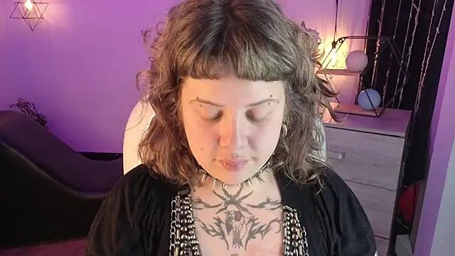 Snapshot of Sabrina_scarlett chatting on 10.29.25 Sabrina scarlett online show from 10.29.25