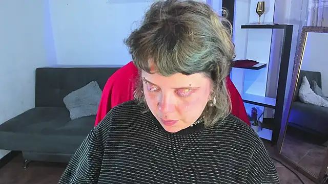 Snapshot of Sabrina_scarlett chatting on 11.17.25 Sabrina scarlett online show from 11.17.25