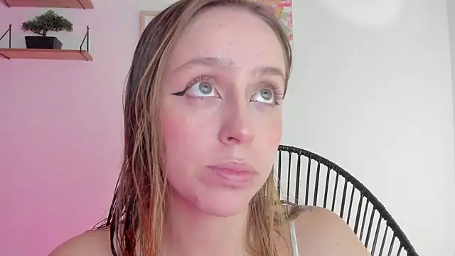 Snapshot of SofiaGc chatting on 12.19.24 SofiaGc online show from 12.19.24