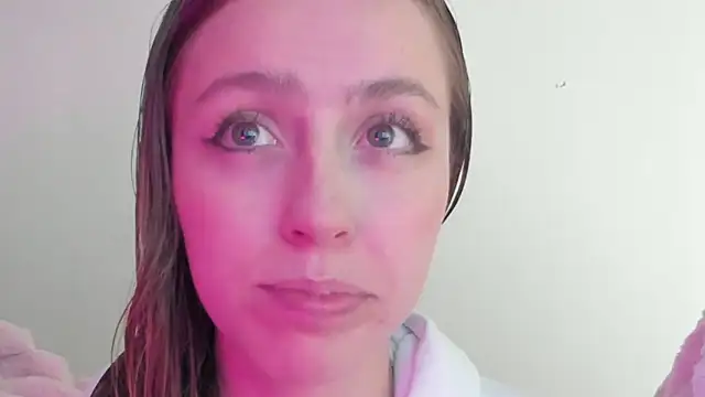 Snapshot of SofiaGc chatting on 03.18.25 SofiaGc online show from 03.18.25