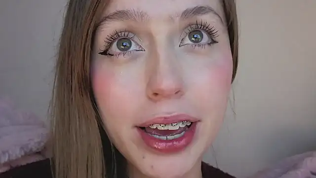 Snapshot of SofiaGc chatting on 11.23.25 SofiaGc online show from 11.23.25