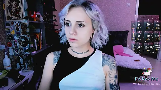 NaniMoore online show from 12.04.25