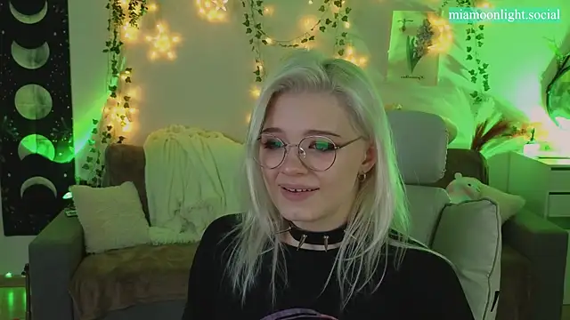 Moonlight Mia online show from 01.22.25